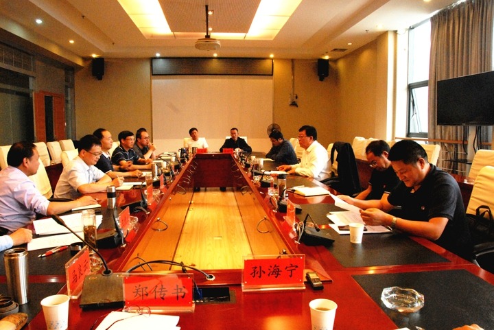 云南南宫ng28集团与寻甸县政府举行座谈会