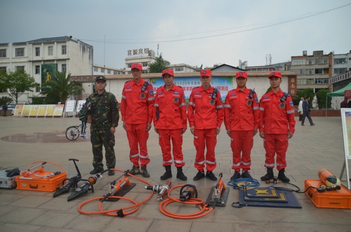 国家矿山应抢救援东源队加入富源县2020年天下防灾减灾日科普知识宣传活动