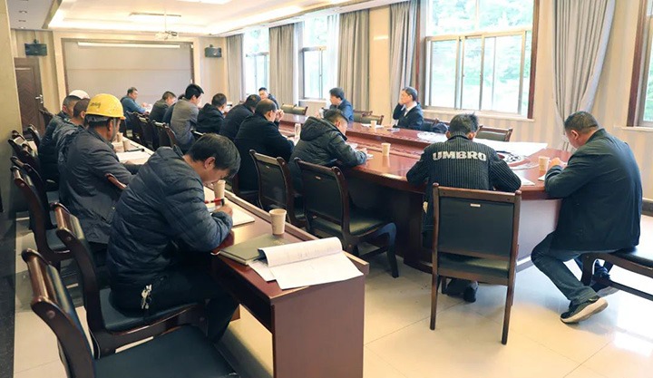 云煤（南宫ng28）集团总司理助理杜昌华一行到富源团结煤业公司开展煤矿项目建设专项调研