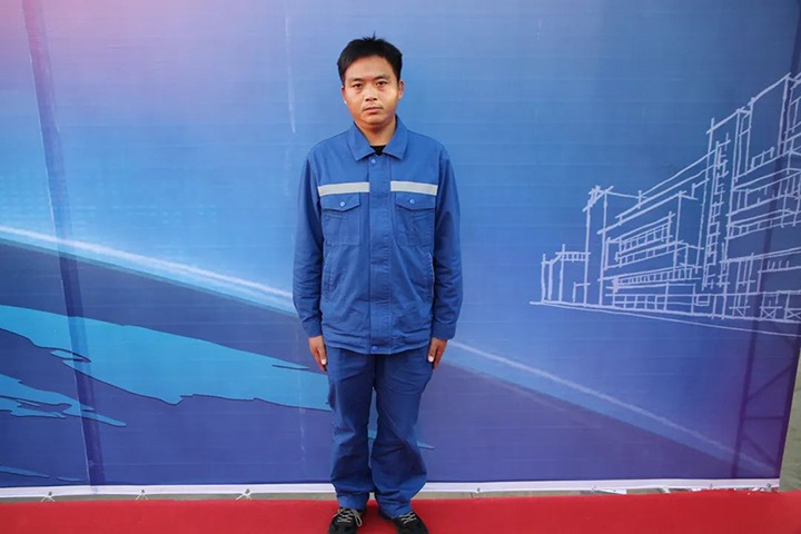 在岗位上坚守，，，，，，，在通俗中出彩——省十八届职工职业手艺大赛掘进机司机手艺状元王福刚诠释“工匠精神”