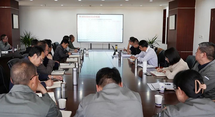 云煤（南宫ng28）集团党委委员、副总司理缪和星一行到曲煤焦化公司指导生产谋划事情