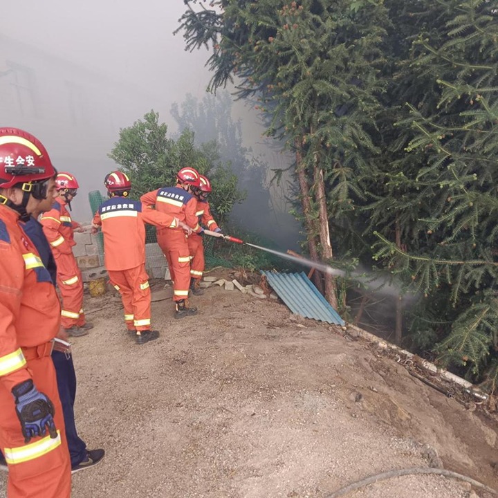 【聚焦云煤】你们来了，，，，，，我们就定心了——东源队乐成杀绝富源县山火