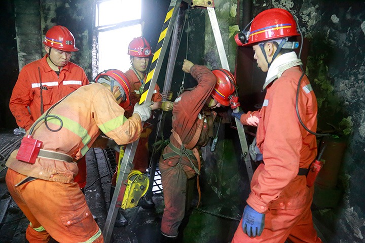 观音山煤矿驻矿中队团结一心，，，圆满完成储煤厂1号制品仓整理使命