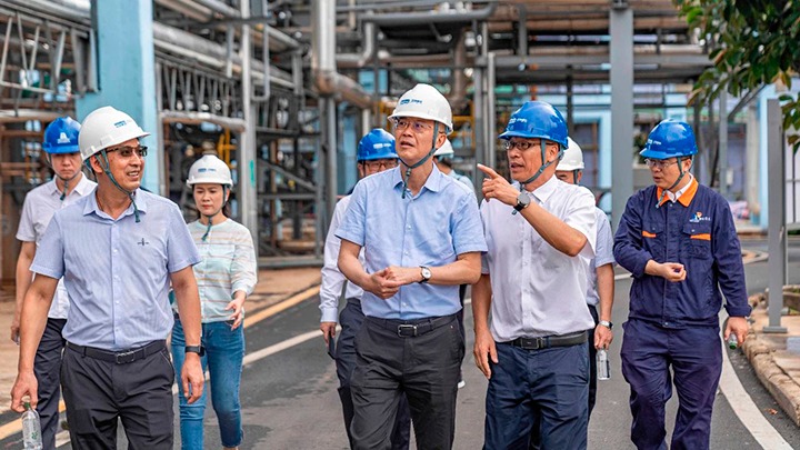 能投集团、煤炭工业集团党委书记、董事长胡均到开远区域公司调研清静生产及重大项目情形