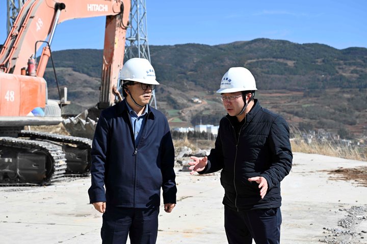 集团党委委员、副总司理、总工程师施从伟到先锋煤业调研清静生产事情